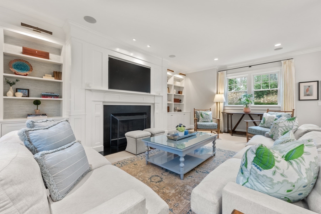 8 Glen Brook Road Wellesley, MA 02481 - Photo 10 of 32