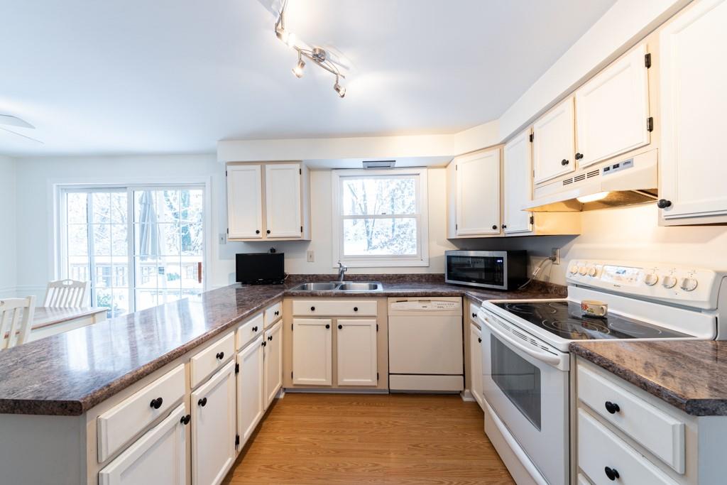 614 Ravencrest Road Pittsburgh, PA 15215 - Photo 9 of 25 a kitchen with granite countertop a sink stove and cabinets