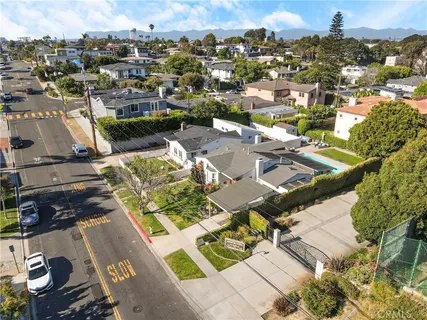 $2,690,000 | 424 South Meadows Avenue, Manhattan Beach, CA 90266