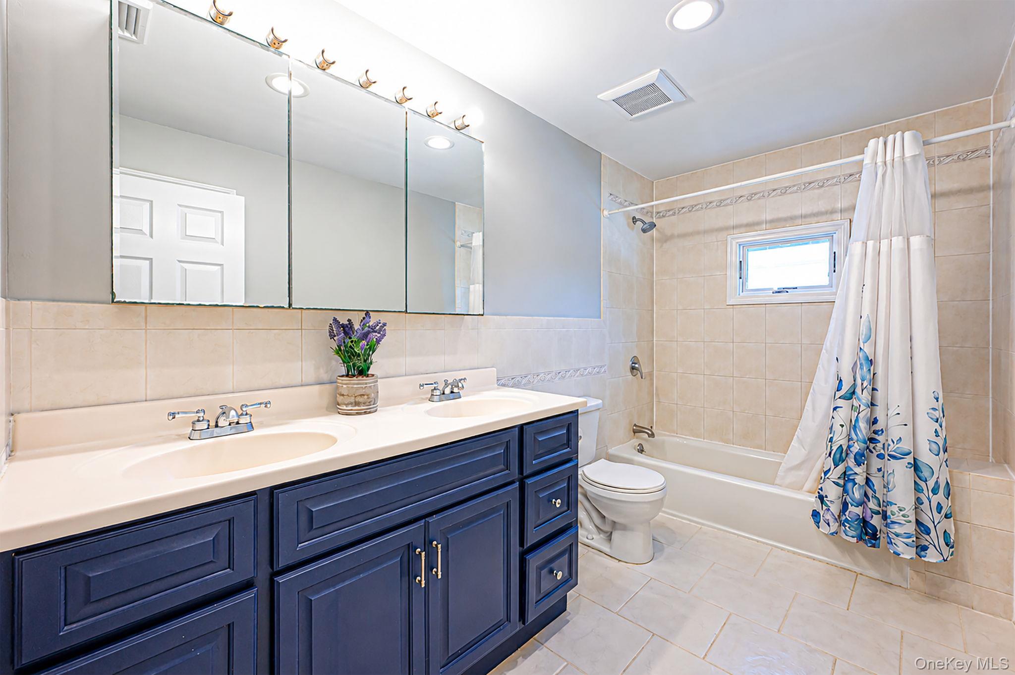 77 Toomey Road West Islip, NY 11795 - Photo 34 of 48
