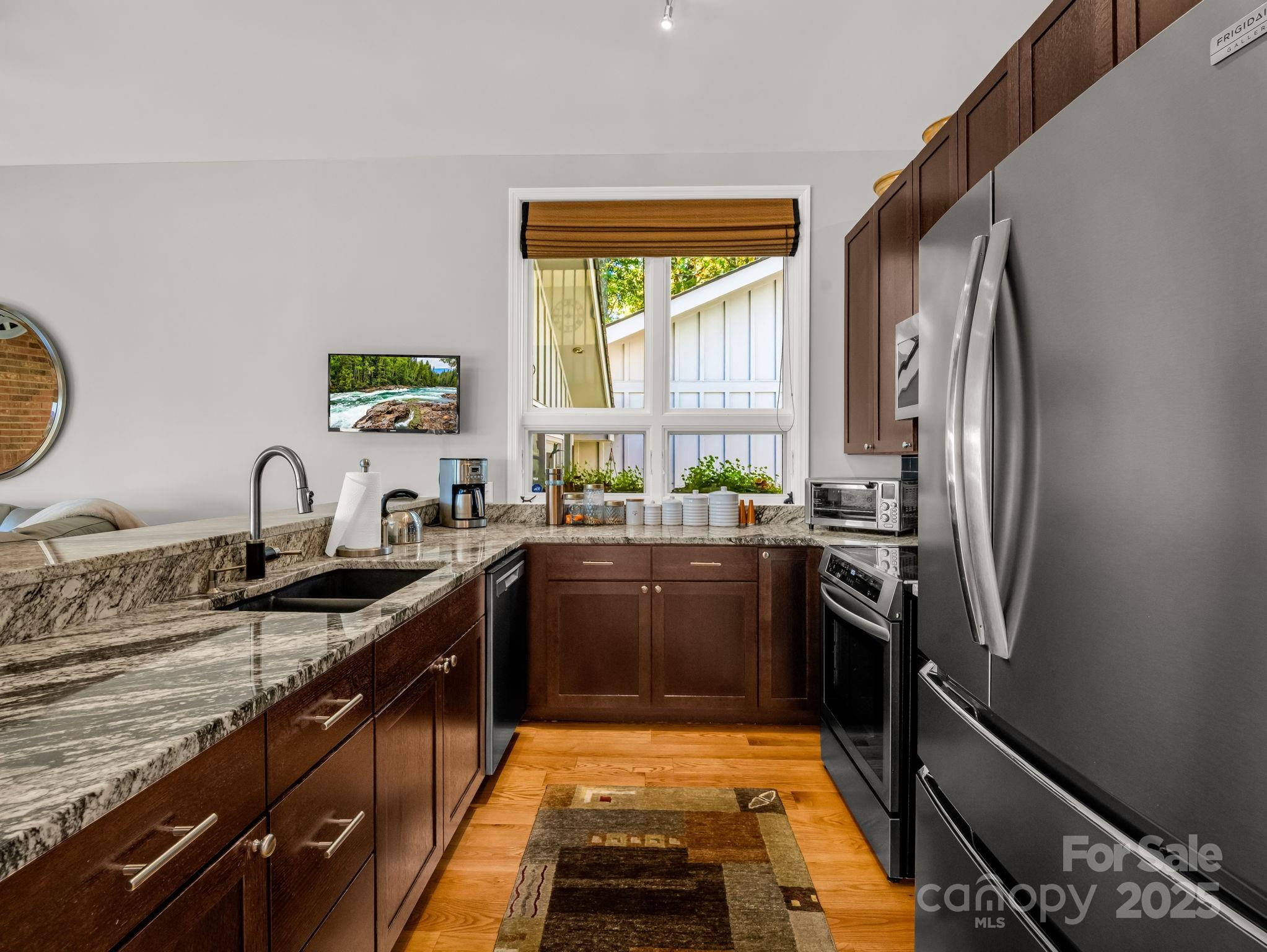 142 Judds Peak Road Saluda, NC 28773 - Photo 11 of 48 Gallery Image 11