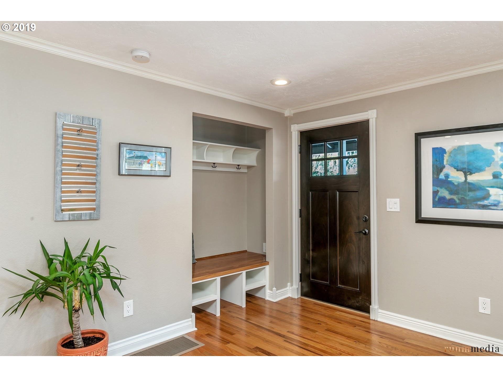19100 Northwest Logie Trail Road Portland, OR 97231 - Photo 2 of 29 Entrance/Foyer