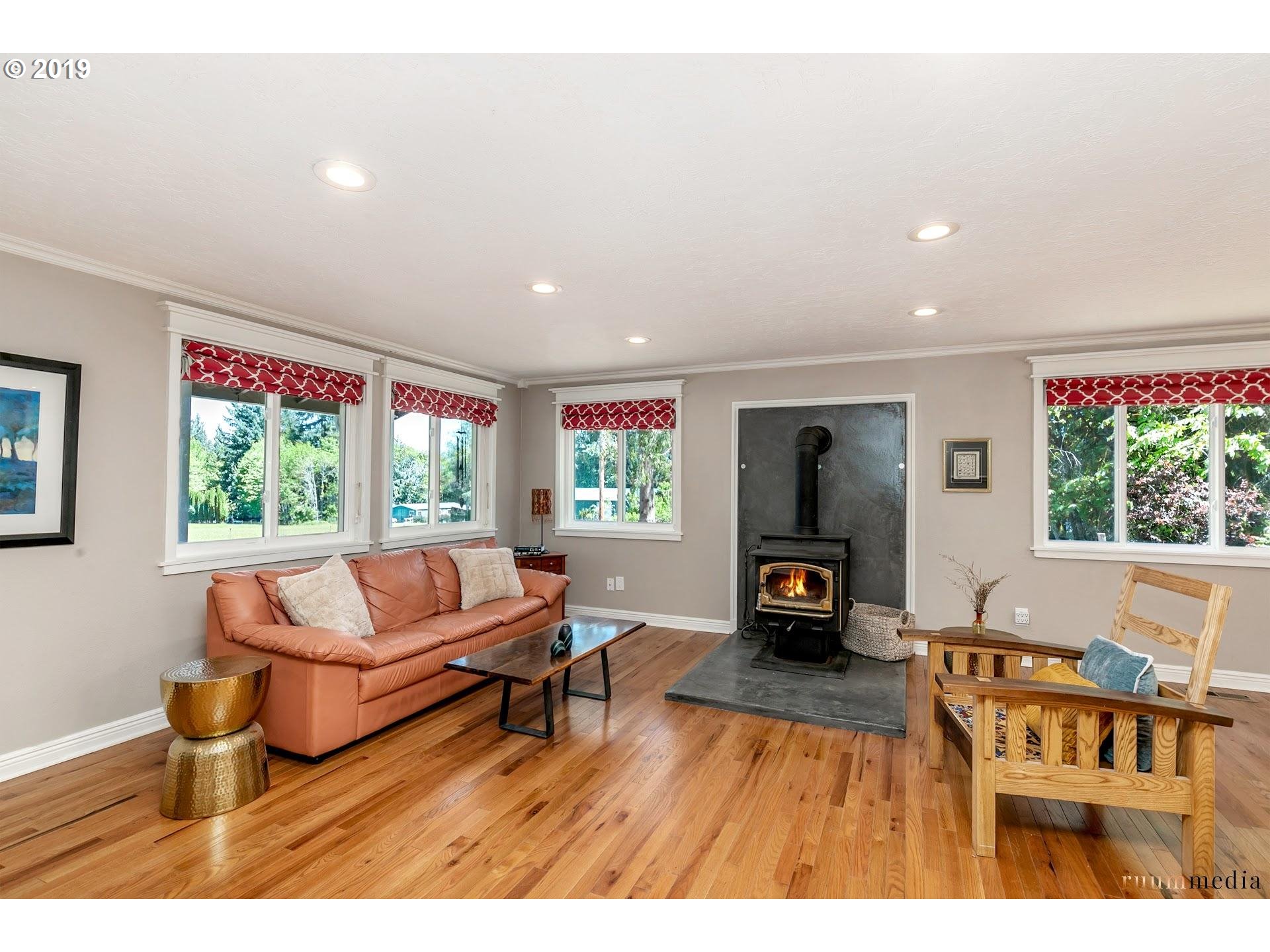 19100 Northwest Logie Trail Road Portland, OR 97231 - Photo 3 of 29 Living Room