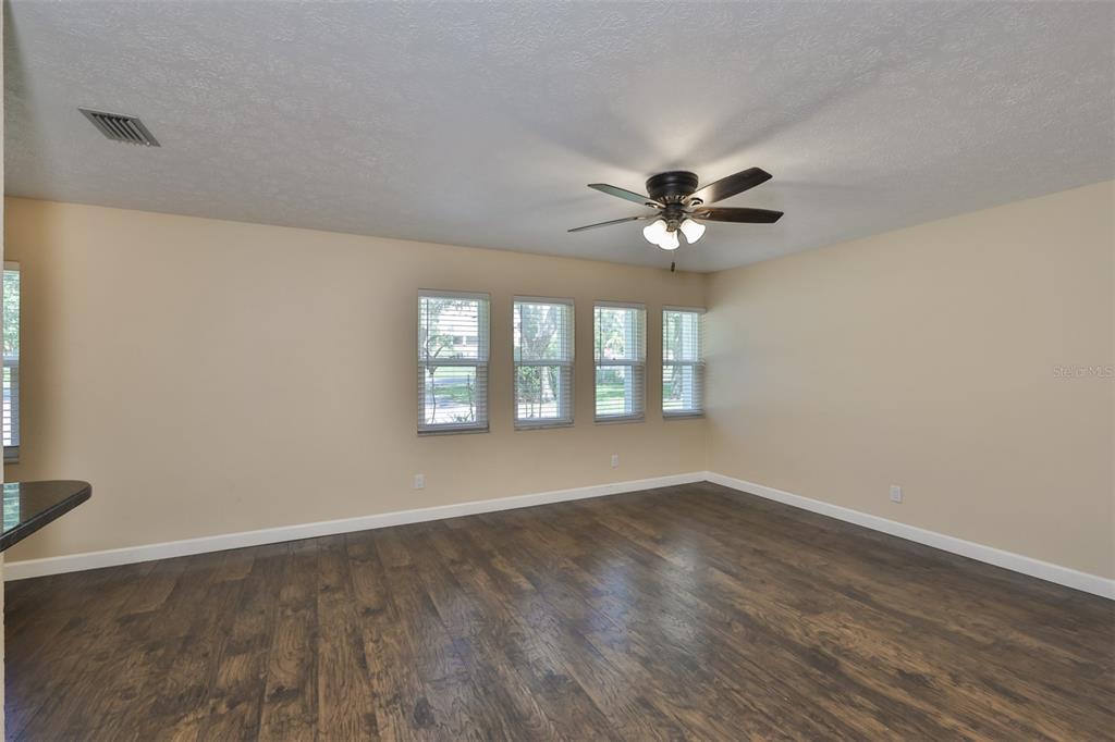 105 North Kingsway Road Seffner, FL 33584 - Photo 7 of 32 Gallery Image 7