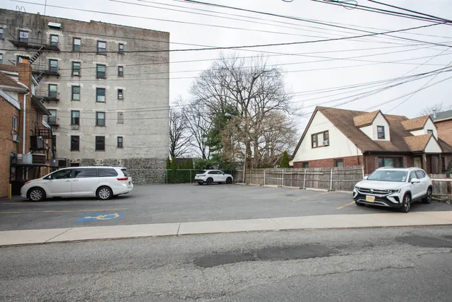 $1,895 | 773 Anderson Avenue, Unit 2, Cliffside Park, NJ 07010