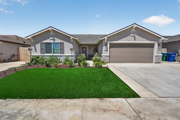 $468,000 | 2360 North Chateau Way, Hanford, CA 93230