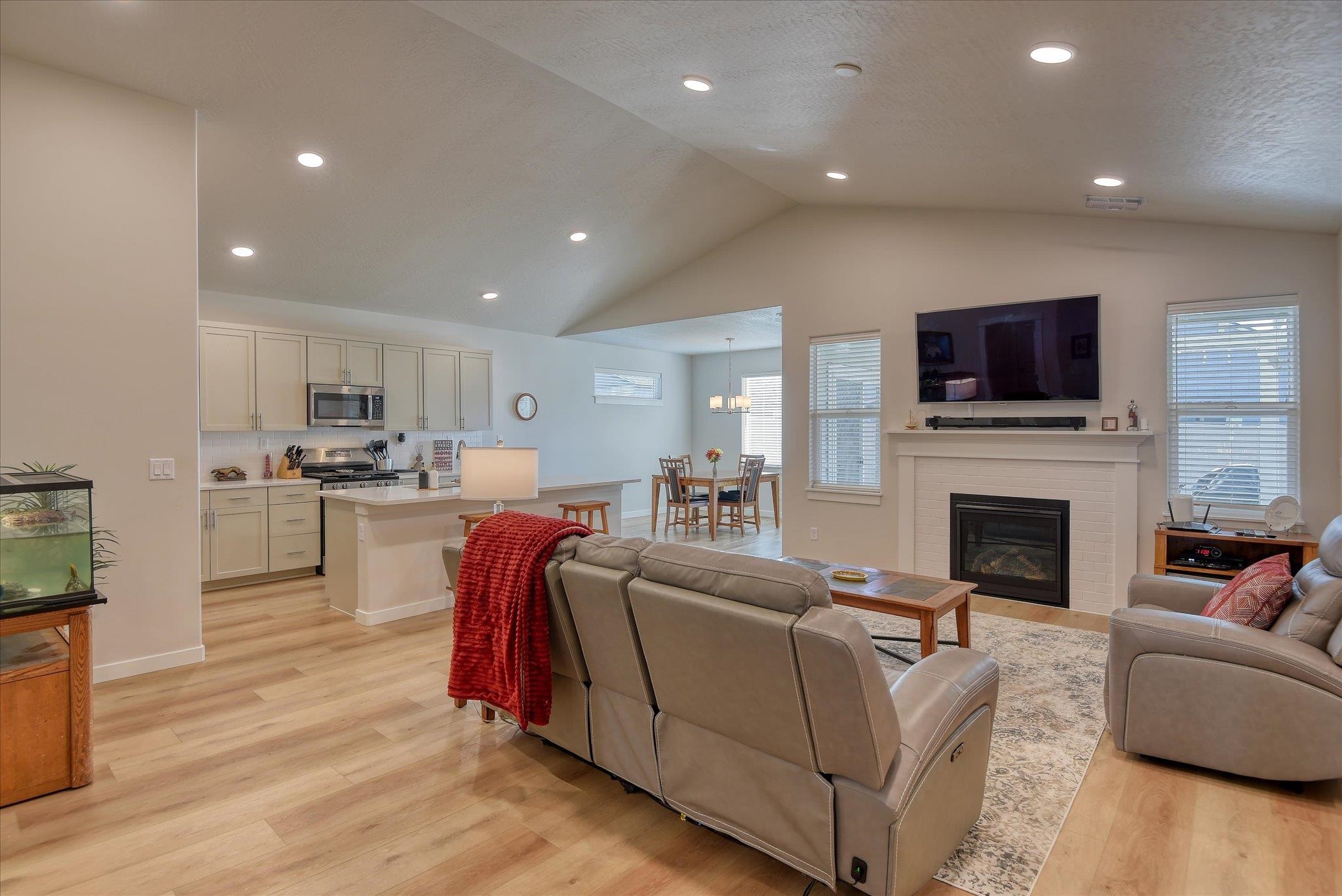 2263 West Maxine Avenue Spokane, WA 99208 - Photo 2 of 43