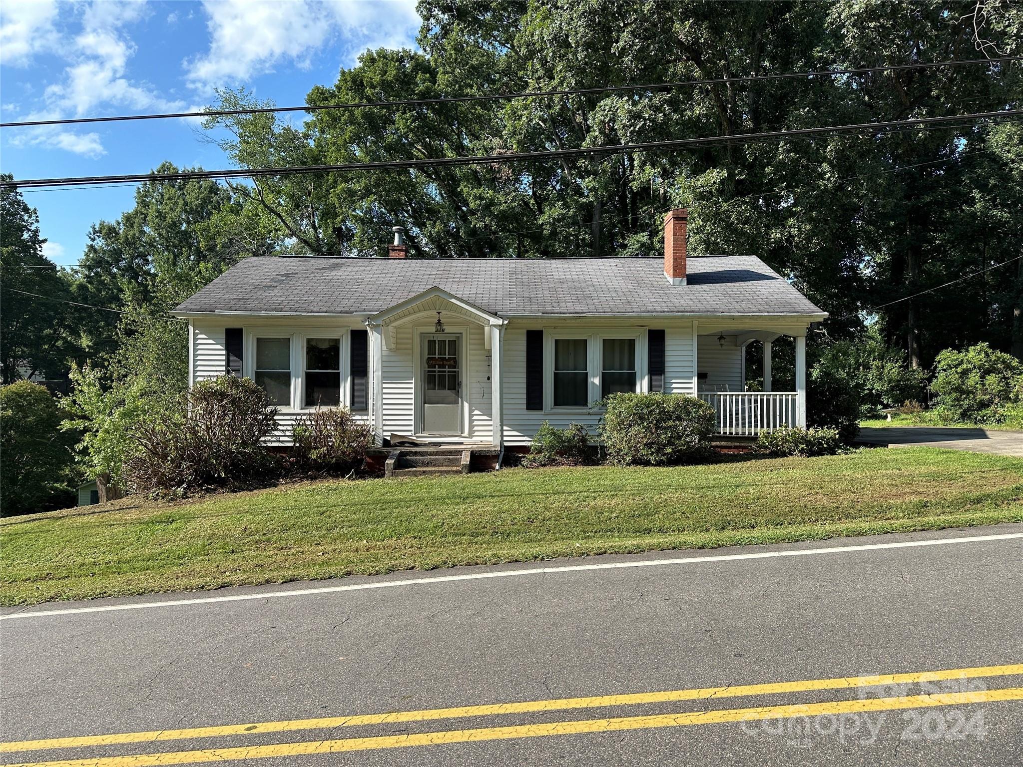 416 4th Street Southwest Conover, NC 28613 - Photo 2 of 37 Gallery Image 2