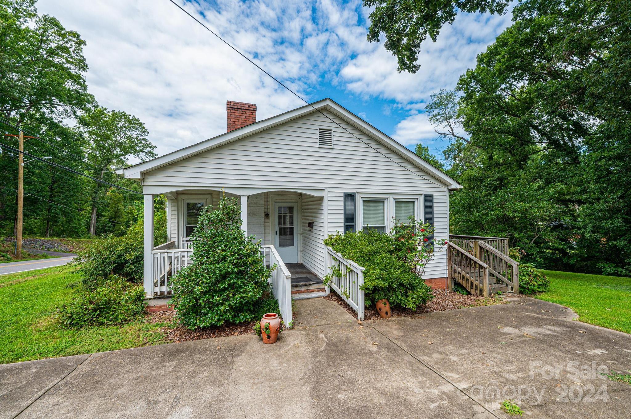 416 4th Street Southwest Conover, NC 28613 - Photo 4 of 37 Gallery Image 4