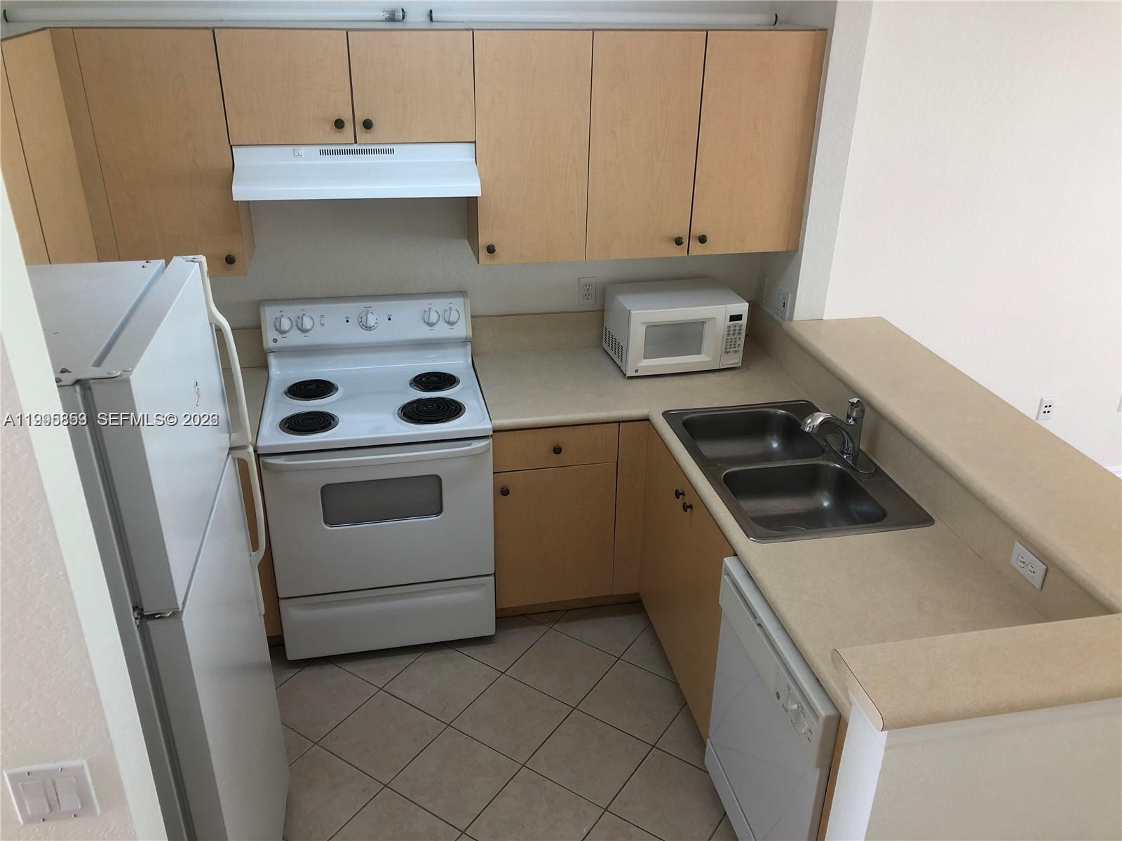 157 Hidden Ct Road, Unit I48 Hollywood, FL 33023 - Photo 6 of 21