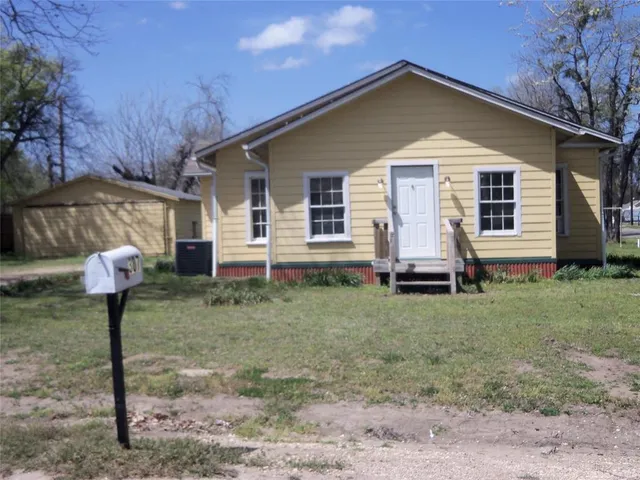$169,000 | 307 Northeast 5th Street, Hubbard, TX 76648