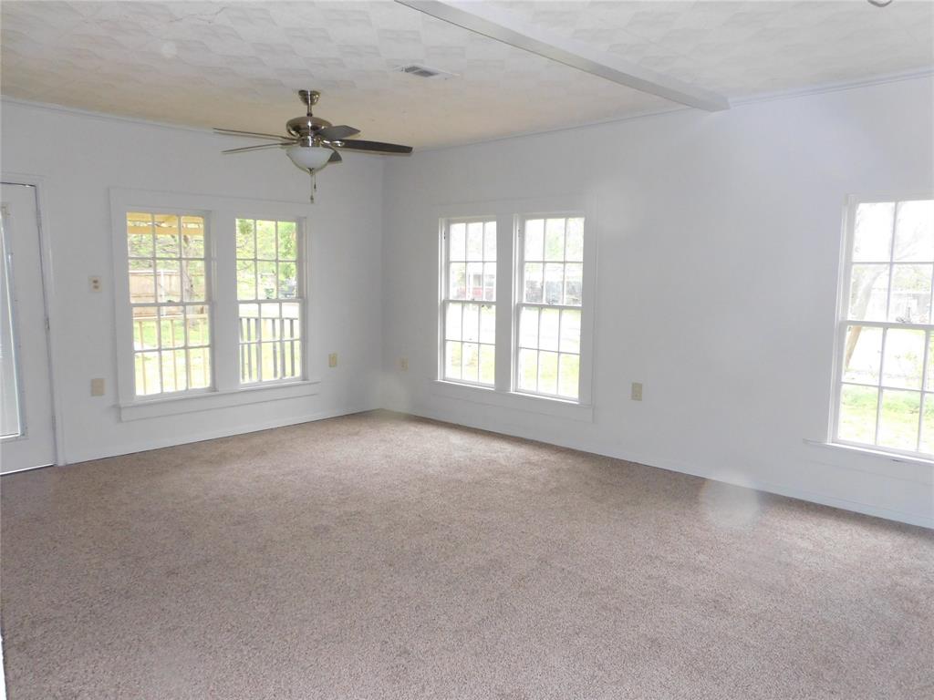 307 Northeast 5th Street Hubbard, TX 76648 - Photo 14 of 40 Family sized living area