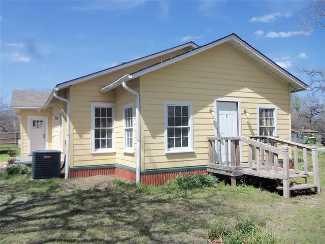 $169,000 | 307 Northeast 5th Street, Hubbard, TX 76648