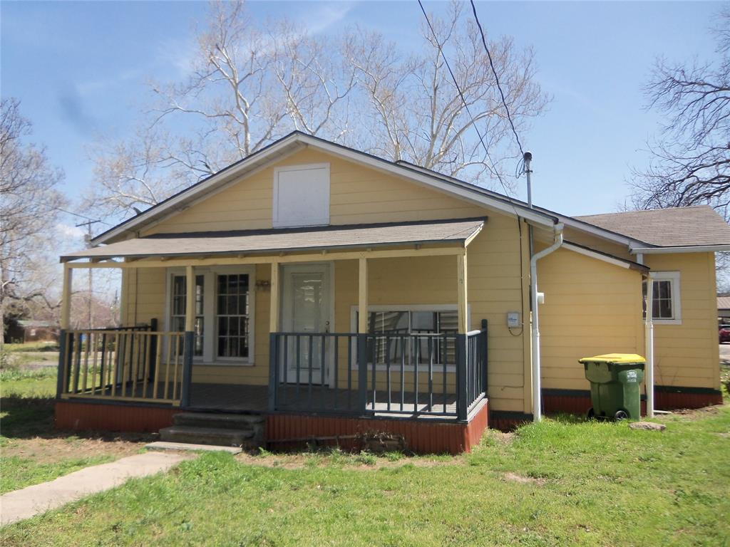 307 Northeast 5th Street Hubbard, TX 76648 - Photo 26 of 40 covered porch
