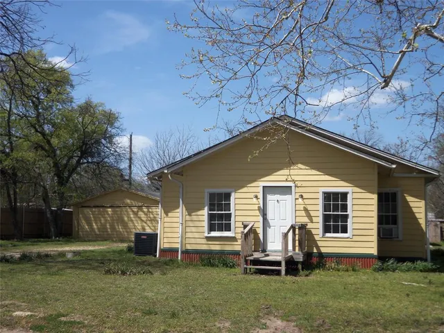 $169,000 | 307 Northeast 5th Street, Hubbard, TX 76648