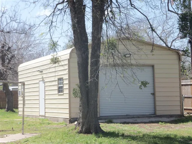 $169,000 | 307 Northeast 5th Street, Hubbard, TX 76648