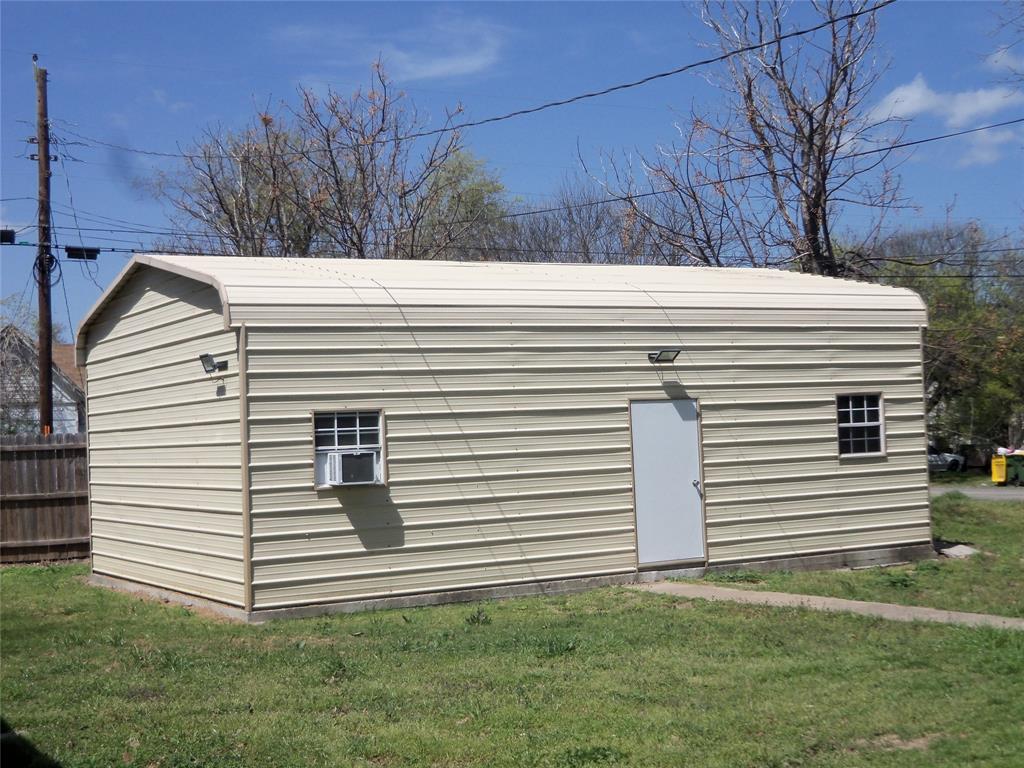 307 Northeast 5th Street Hubbard, TX 76648 - Photo 7 of 40 with workshop