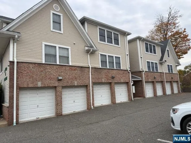 $2,600 | 85 Liberty Place, Unit 6, Palisades Park, NJ 07650