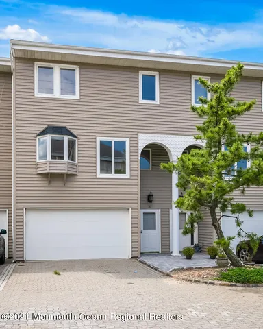 a view of a car in front of a white house