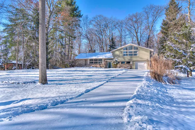 $319,900 | 2780 Brookside Boulevard, Jackson, MI 49203