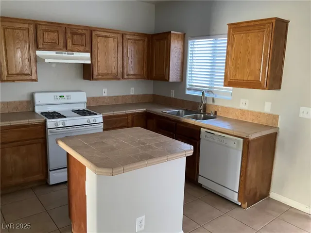 $1,850 | 5851 West Santoli Avenue, Las Vegas, NV 89139