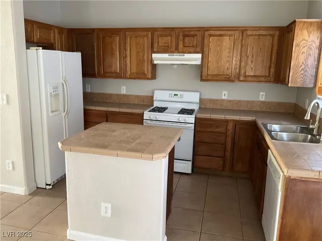 $1,850 | 5851 West Santoli Avenue, Las Vegas, NV 89139