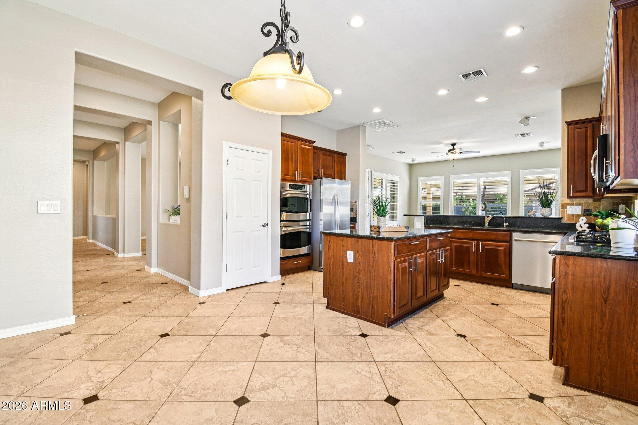 4825 West Cavalry Road Anthem, AZ 85087 - Photo 25 of 49 Kitchen