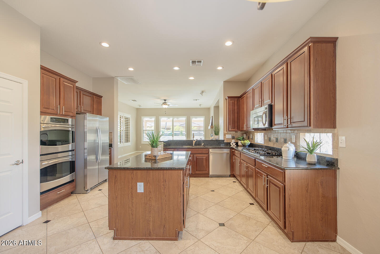 4825 West Cavalry Road Anthem, AZ 85087 - Photo 4 of 60 Kitchen