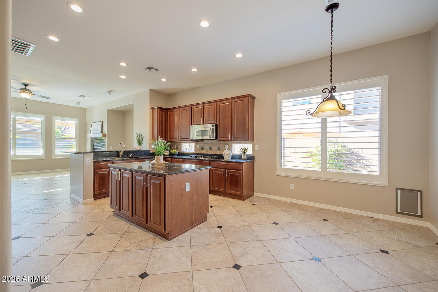 4825 West Cavalry Road Anthem, AZ 85087 - Photo 5 of 60 Kitchen