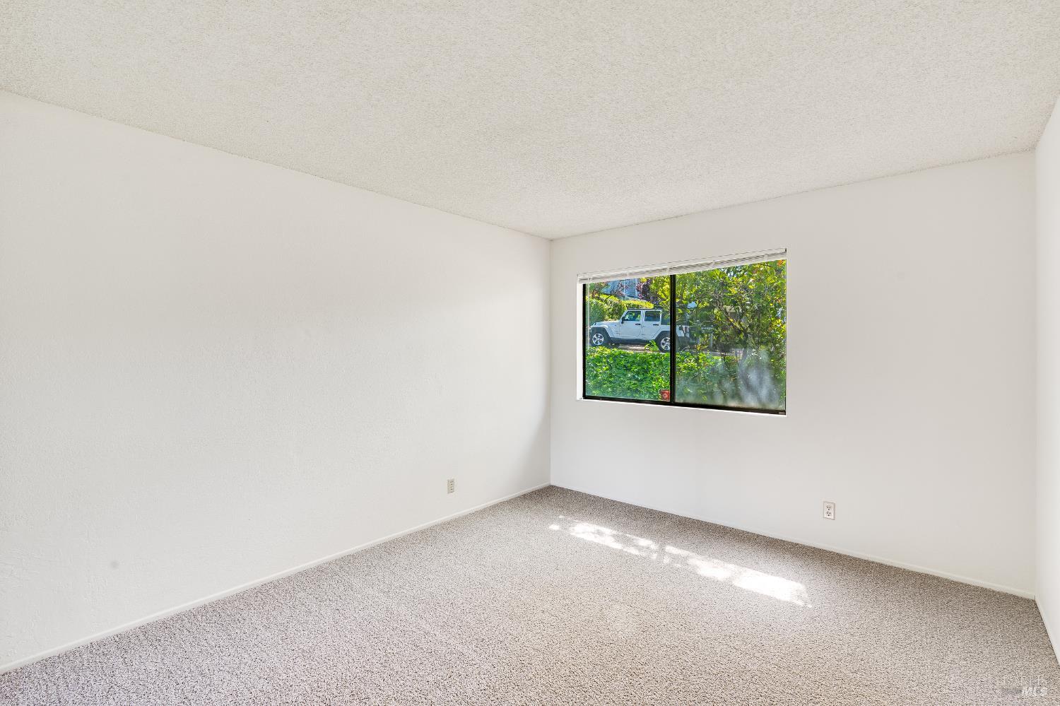 2000 Clearview Circle Benicia, CA 94510 - Photo 33 of 33 an empty room with a window