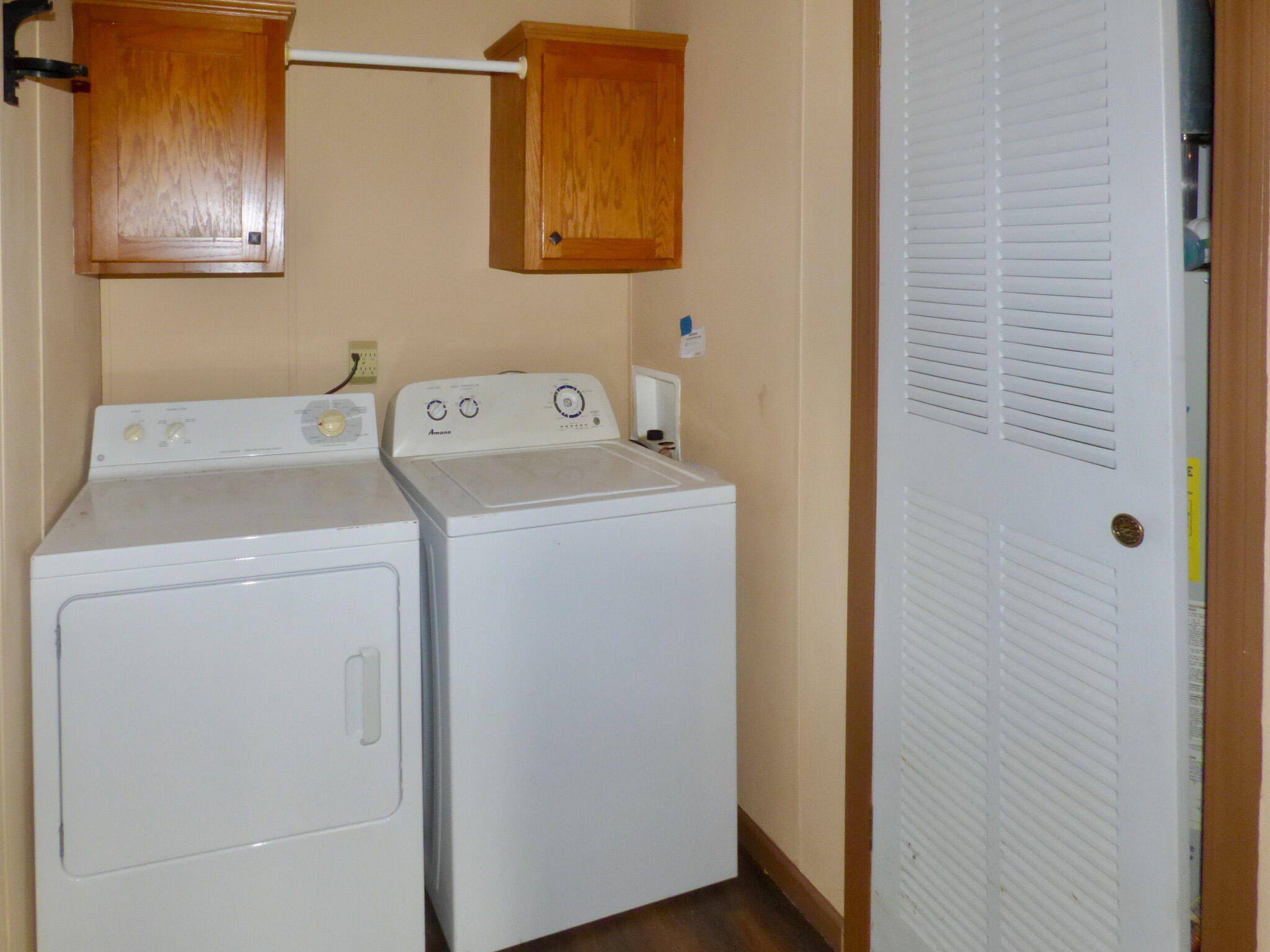 81877 47th Street Decatur, MI 49045 - Photo 13 of 28 laundry area