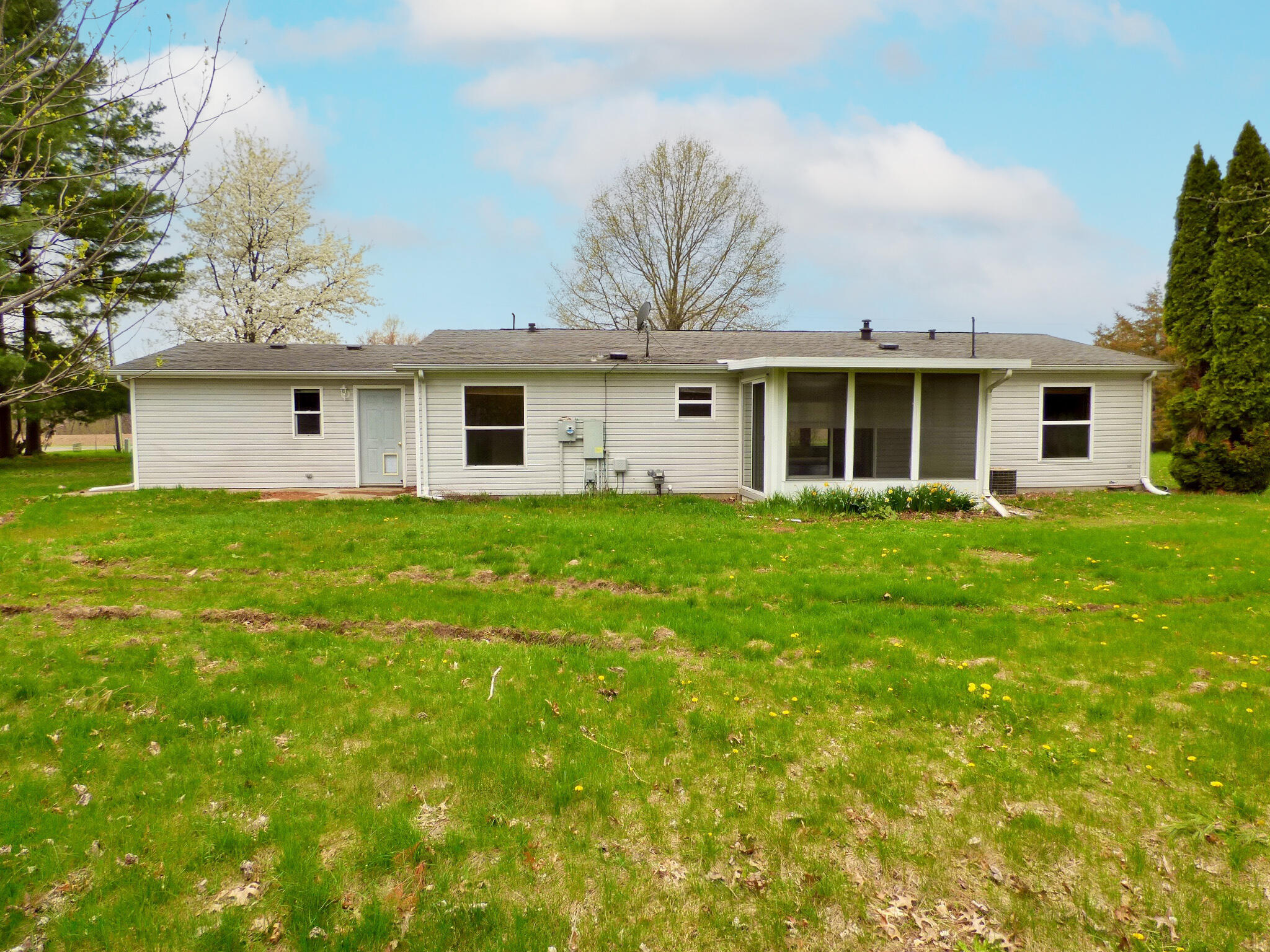 81877 47th Street Decatur, MI 49045 - Photo 2 of 28 back