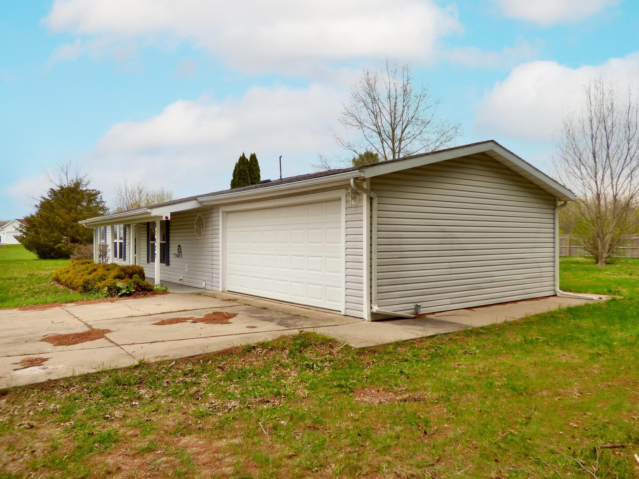 81877 47th Street Decatur, MI 49045 - Photo 3 of 28 right