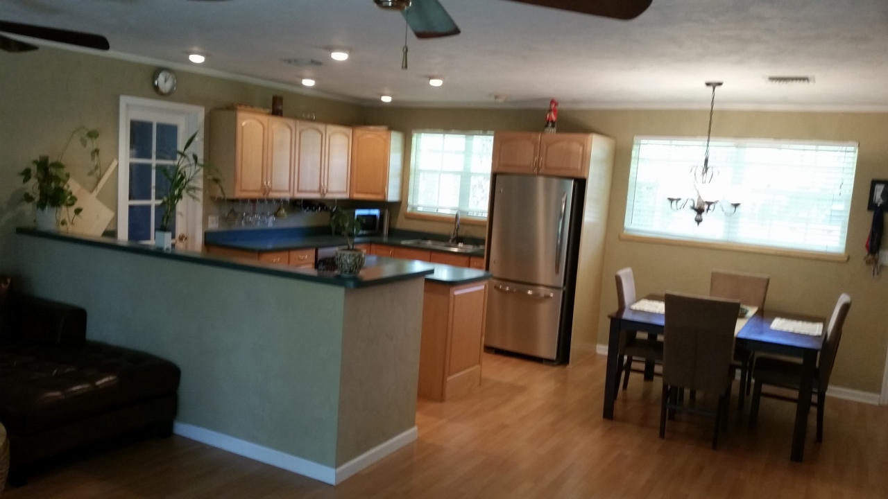 691 NW 12 Rd- dining