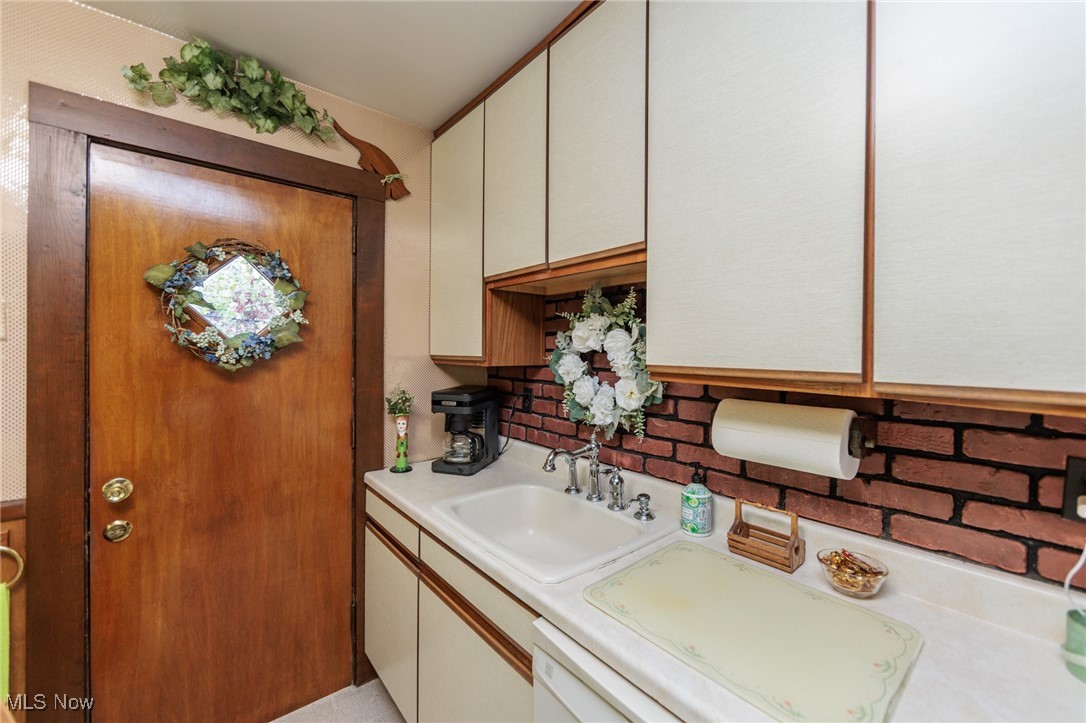 897 Rudyard Road Cleveland, OH 44110 - Photo 20 of 48