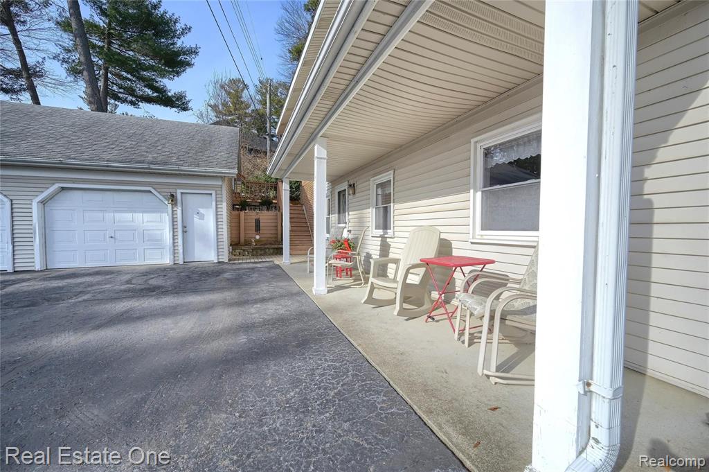 944 Pine Tree Road Lake Orion, MI 48362 - Photo 10 of 81 Gallery Image 10