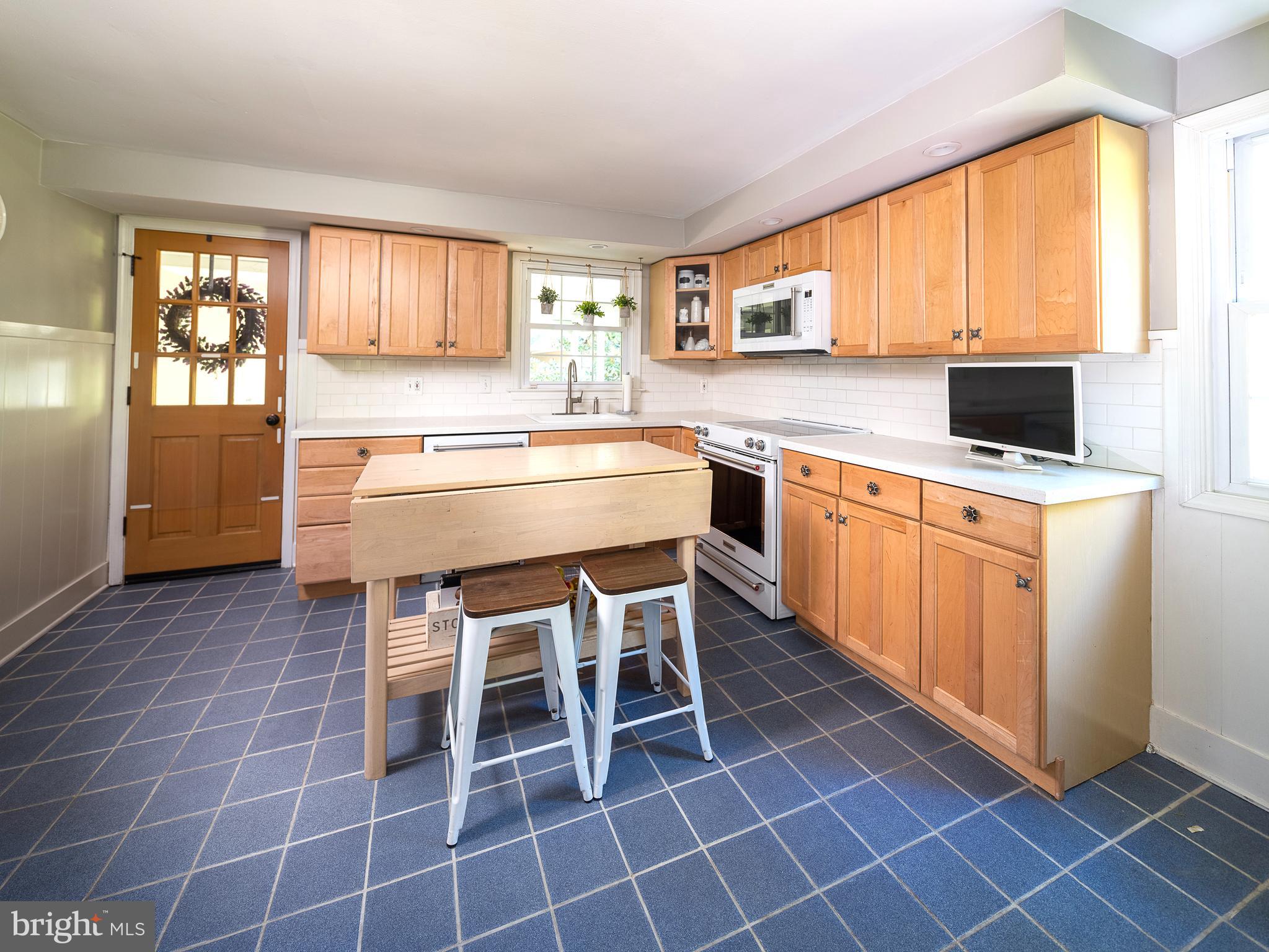 333 Green Valley Road Langhorne, PA 19047 - Photo 11 of 41 Eat in kitchen