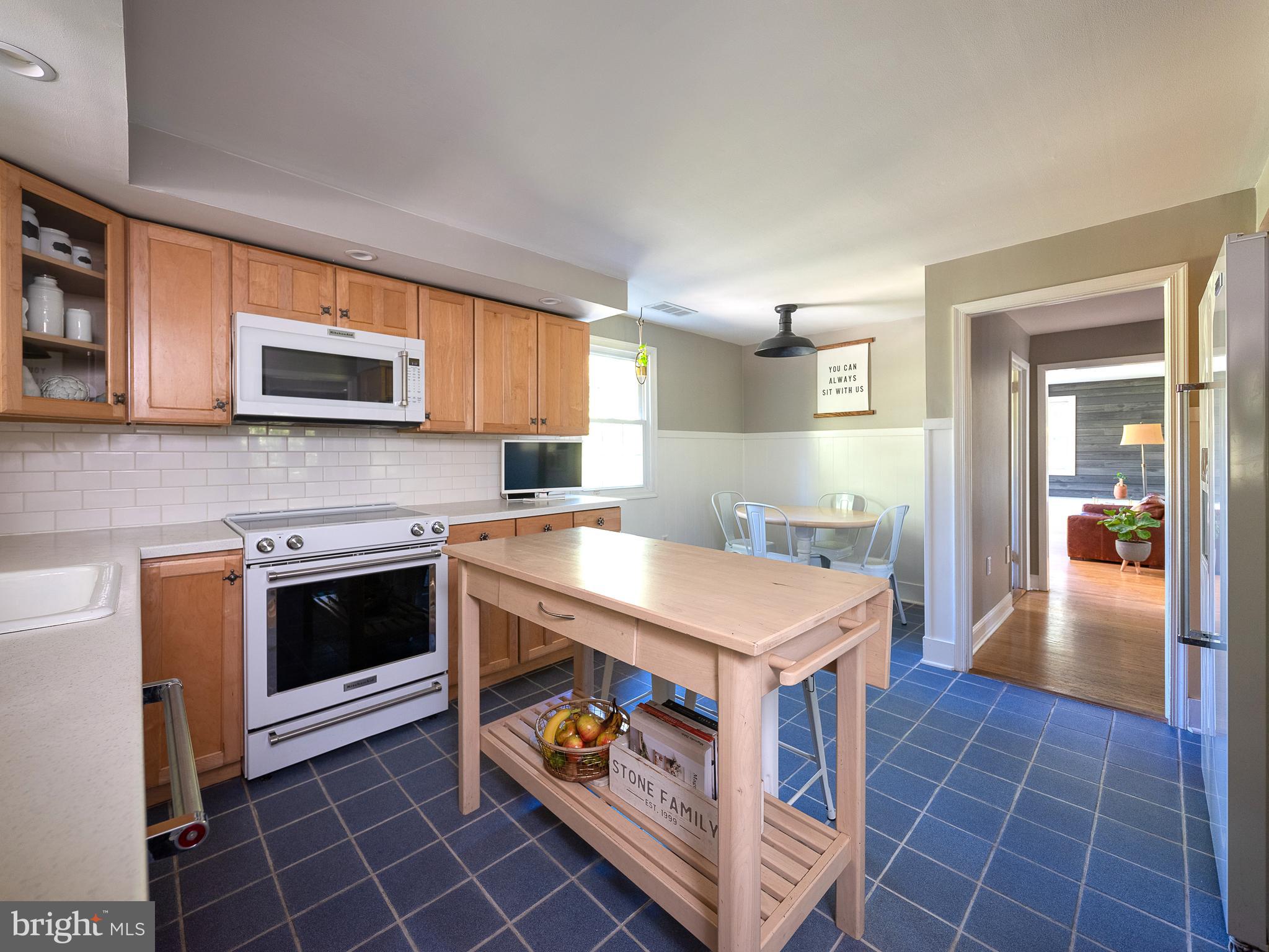 333 Green Valley Road Langhorne, PA 19047 - Photo 12 of 41 Plenty of space for entertaining