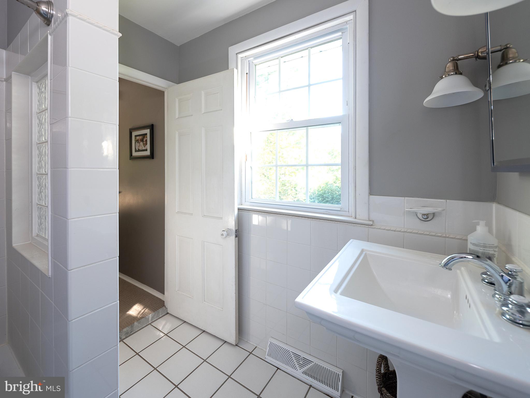 333 Green Valley Road Langhorne, PA 19047 - Photo 20 of 41 Owner's bathroom