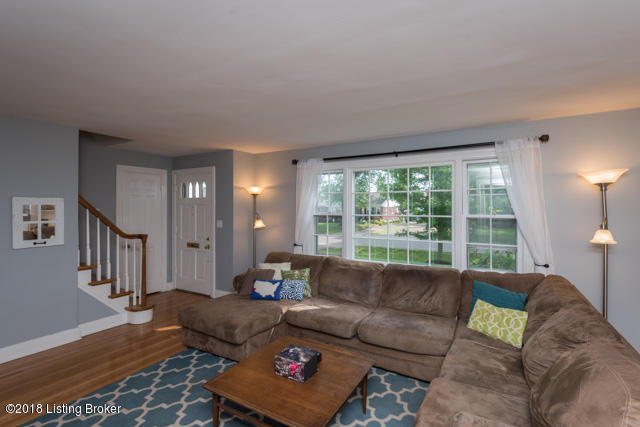 222 Alcott Road Louisville, KY 40207 - Photo 4 of 35 living room