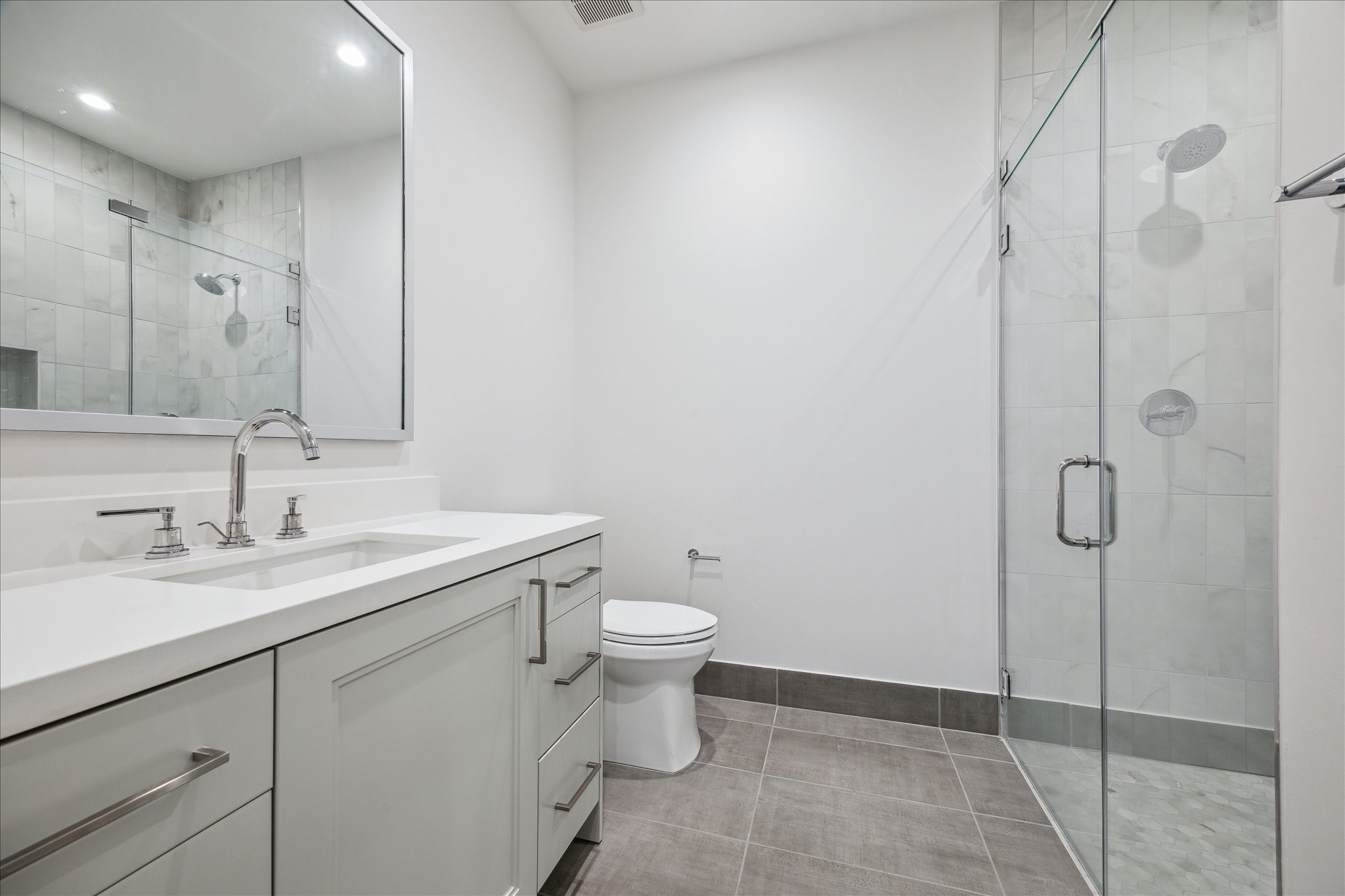 5656 San Felipe Street, Unit 1203 Houston, TX 77056 - Photo 14 of 22 a bathroom with a sink toilet and shower