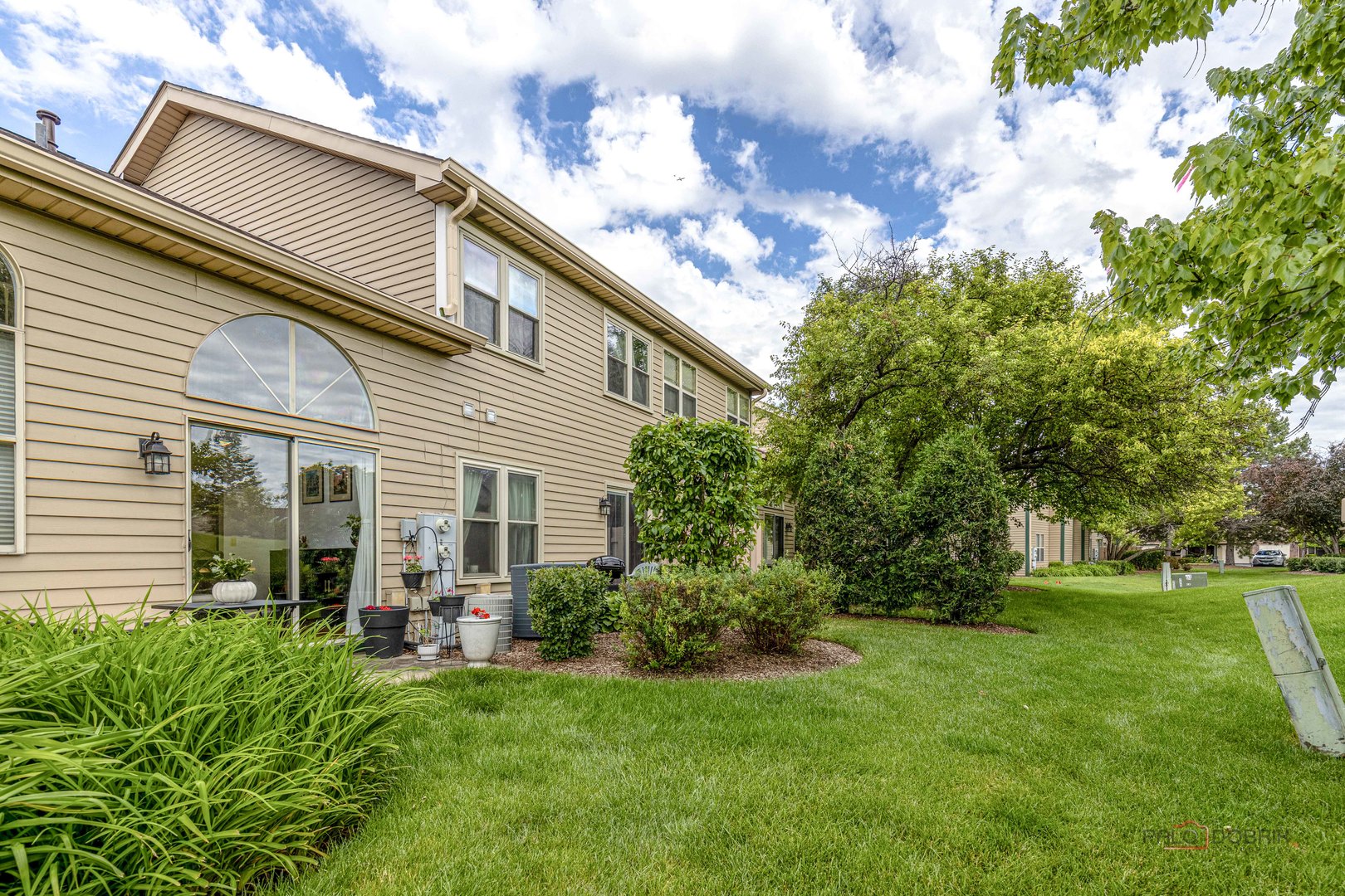 951 Ridgefield Lane Wheeling, IL 60090 - Photo 22 of 24
