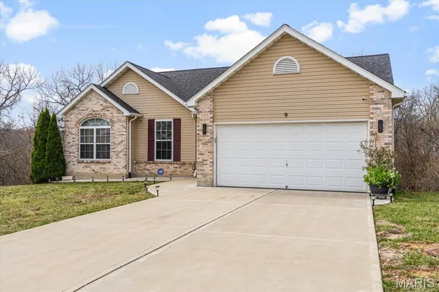 $499,000 | 9 Amber Ridge Court, High Ridge, MO 63049
