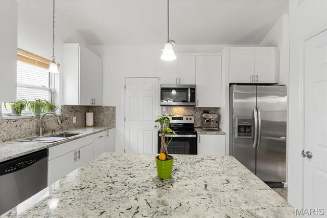 $499,000 | 9 Amber Ridge Court, High Ridge, MO 63049