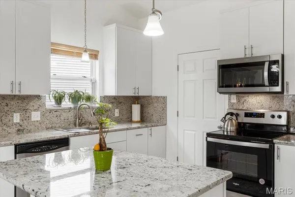 $450,000 | 9 Amber Ridge Court, High Ridge, MO 63049