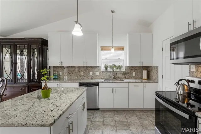 $499,000 | 9 Amber Ridge Court, High Ridge, MO 63049