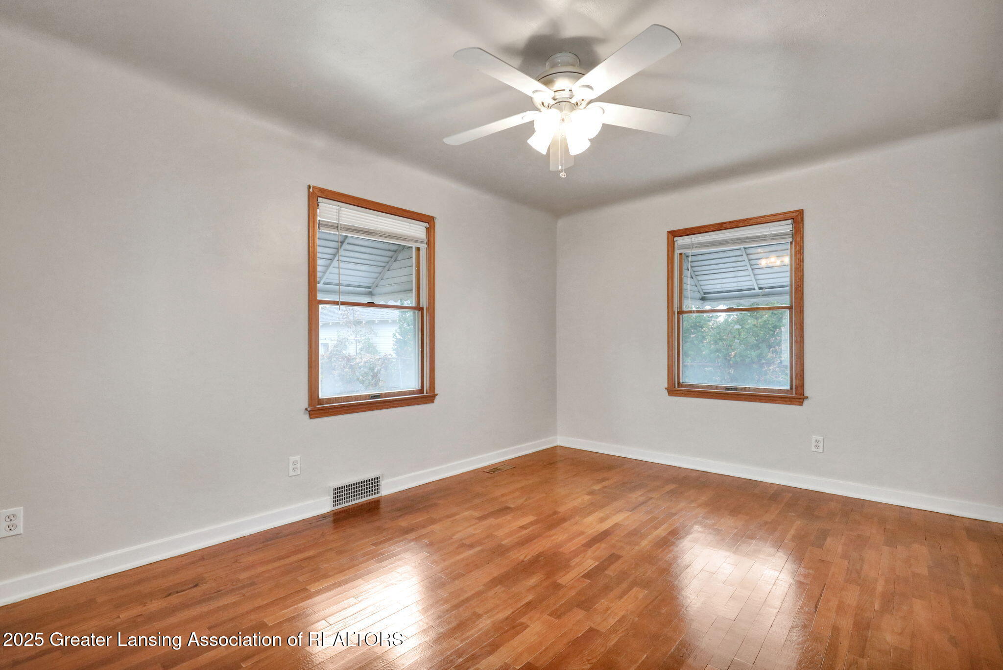 2009 Drexel Road Lansing, MI 48915 - Photo 14 of 33 4-web-or-mls-Open Ended Media-23