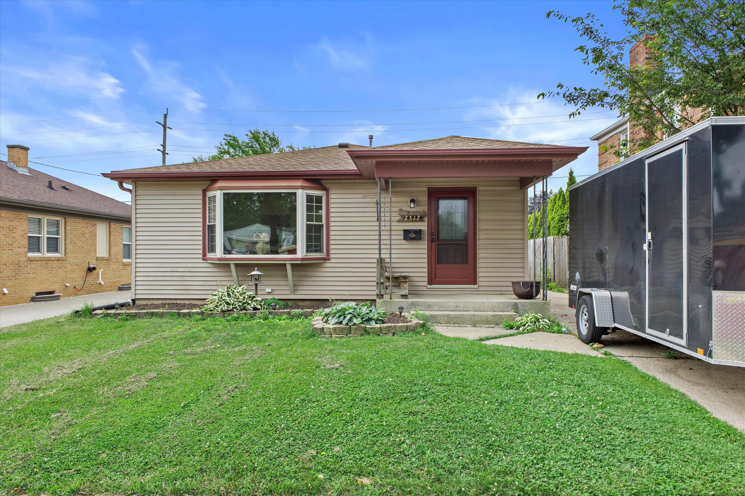 2517 Dwight Street Racine, WI 53403 - Photo 1 of 1 01-925A5238