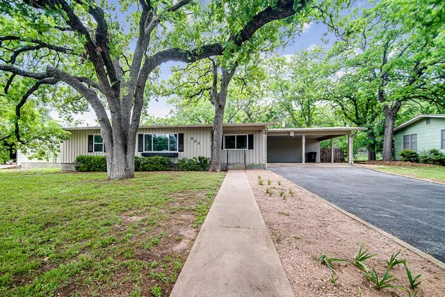 $819,000 | 803 West Travis Street, Fredericksburg, TX 78624