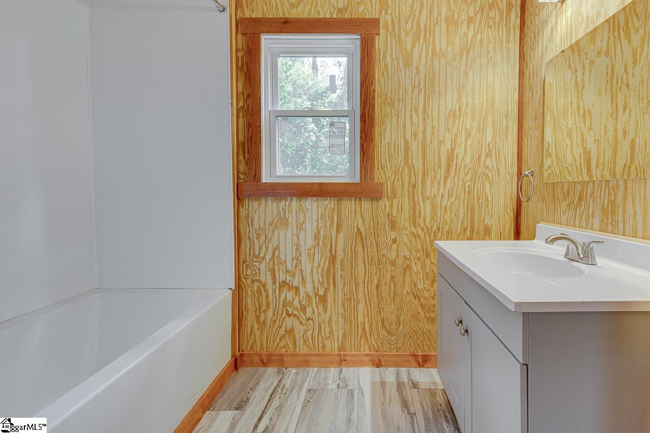 709 Chestnut Ridge Road Marietta, SC 29661 - Photo 11 of 32 Gallery Image 11